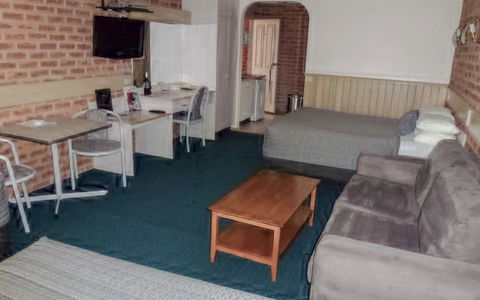BEST WESTERN Colonial Motor Inn - Accommodation Broadbeach 5