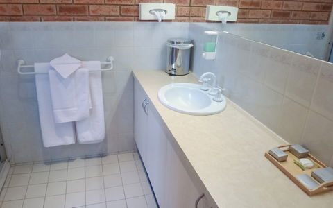 BEST WESTERN Colonial Motor Inn - Accommodation Broadbeach 8