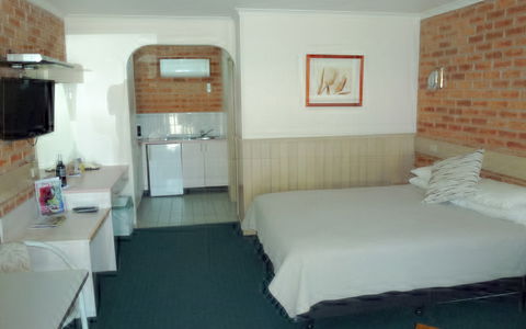 BEST WESTERN Colonial Motor Inn - Accommodation Broadbeach 11