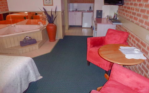 BEST WESTERN Colonial Motor Inn - Accommodation Broadbeach 13