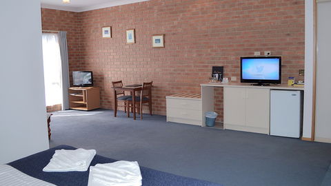 BEST WESTERN Coastal Waters Motor Inn - Accommodation Broadbeach 0
