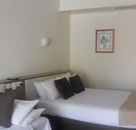 Burkes Hotel Motel - Accommodation Broadbeach