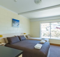 Falls Creek Hotel - Accommodation Broadbeach