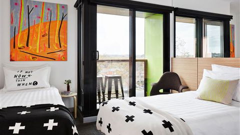 The Schaller Studio - Accommodation Broadbeach 2