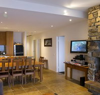 Alpine Woodsmoke Apartments - Accommodation Broadbeach