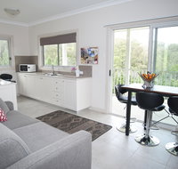 Highfields Country Cottages - Accommodation Broadbeach