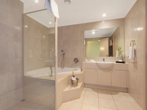 Melbourne Metropole Central - Accommodation Broadbeach 4