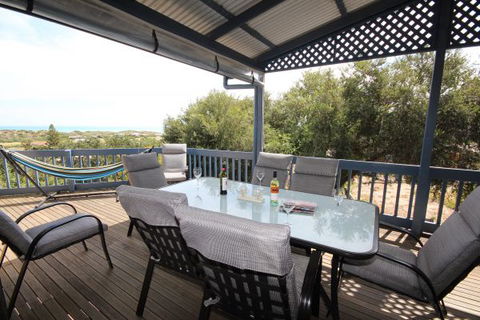LJ Hooker Goolwa Holiday Rentals - 39 Bradford Road, Goolwa Beach - Accommodation Broadbeach 1