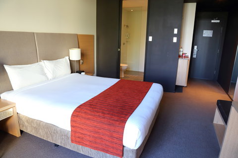Alpha Hotel Eastern Creek - Accommodation Broadbeach 3