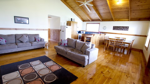 Beachport Retreat - Accommodation Broadbeach 1