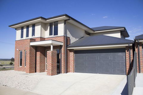 Ballarat Luxury Villas - Accommodation Broadbeach 1