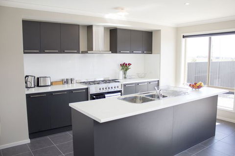 Ballarat Luxury Villas - Accommodation Broadbeach 6