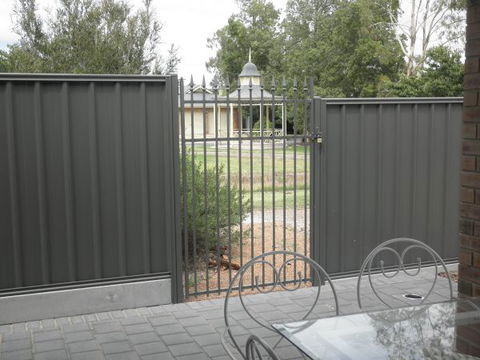 C&C's Bed And Breakfast - Accommodation Broadbeach 10