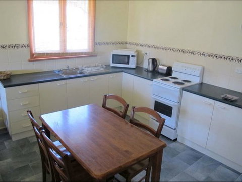 Ellison's Holiday Home - Accommodation Broadbeach 1