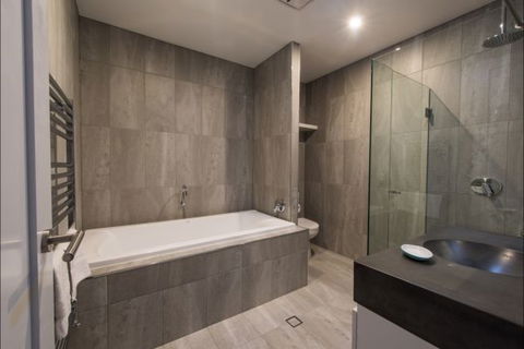 The Bright House - Accommodation Broadbeach 1