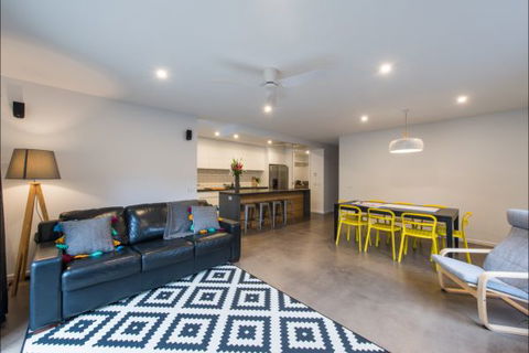 The Bright House - Accommodation Broadbeach 3
