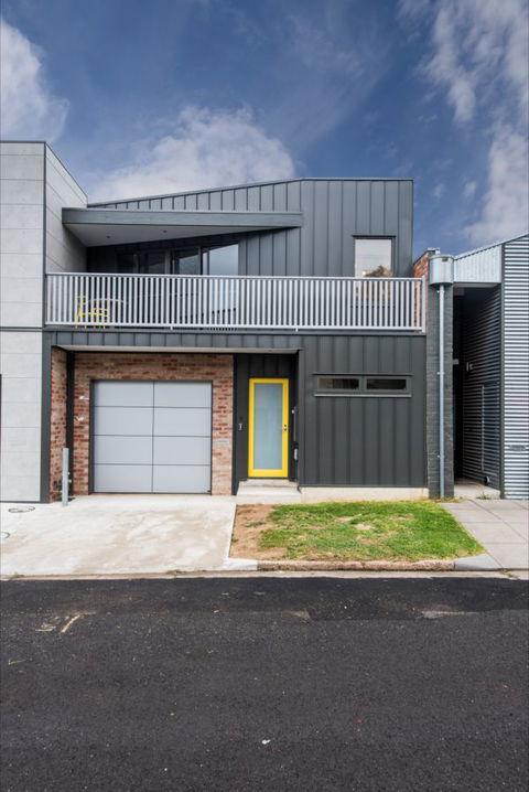 The Bright House - Accommodation Broadbeach 6