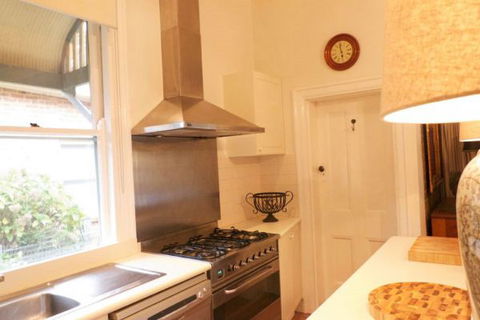 Cadogan Central Luxury - Accommodation Broadbeach 3