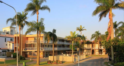Jadran Motel And El Jays Holiday Lodge - Accommodation Broadbeach 0