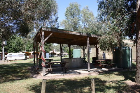 Molesworth Recreation Reserve And Caravan Park - Accommodation Broadbeach 3