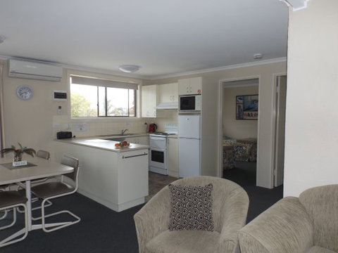 Surfside Holiday Apartments - Accommodation Broadbeach 3