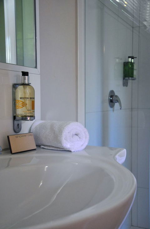 Tessies House - Accommodation Broadbeach 7