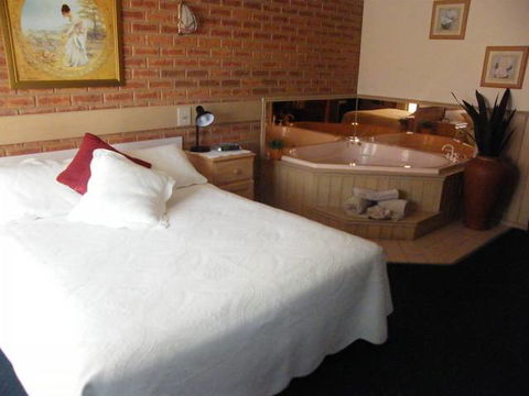 BEST WESTERN Colonial Motor Inn Bairnsdale - Accommodation Broadbeach 2