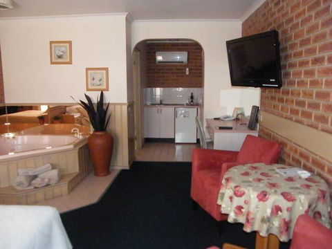 BEST WESTERN Colonial Motor Inn Bairnsdale - Accommodation Broadbeach 3