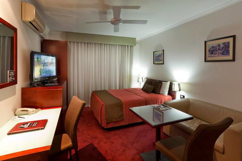 BEST WESTERN Ensenada Motor Inn & Suites - Accommodation Broadbeach 0