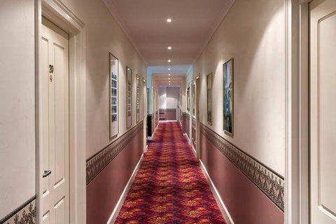 BEST WESTERN Ensenada Motor Inn & Suites - Accommodation Broadbeach 2