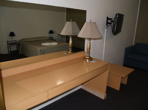 Campbelltown Colonial Motor Inn - Accommodation Broadbeach 1