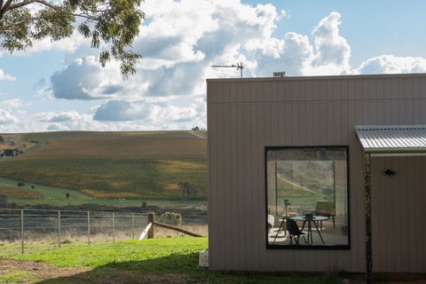 Dragon Fly Cottages - Accommodation Broadbeach 0