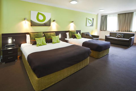 Hyde Park Inn - Accommodation Broadbeach 0