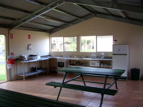 Mannum Caravan Park Cabins - Accommodation Broadbeach 3