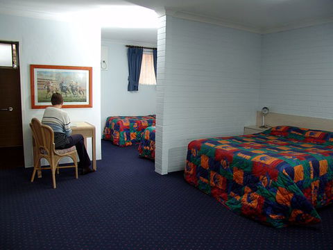 NOAH'S Mid City Motor Inn - Accommodation Broadbeach 3