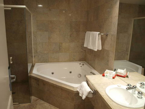 Quality Resort All Seasons - Accommodation Broadbeach 4