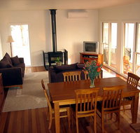 Strath Valley View B and B - Accommodation Broadbeach