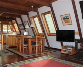 Green Leaves Cabin - Accommodation Broadbeach 2