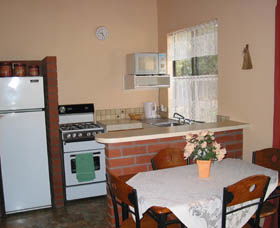 Gum Grove Chalets - Accommodation Broadbeach 2