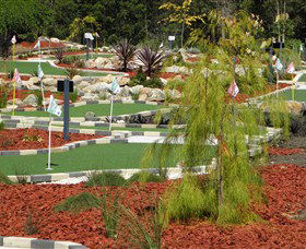 18 Hole Mini Golf - Club Husky - Accommodation Broadbeach 0