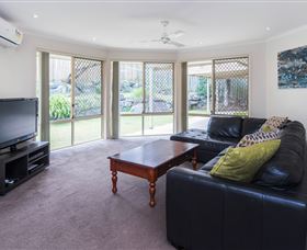 At Theme Park Central Holiday House - Accommodation Broadbeach 2