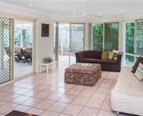 At Theme Park Central Holiday House - Accommodation Broadbeach 3