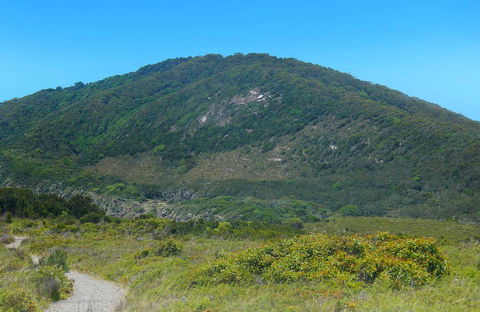 Monument Hill Walking Track - Accommodation Broadbeach 0