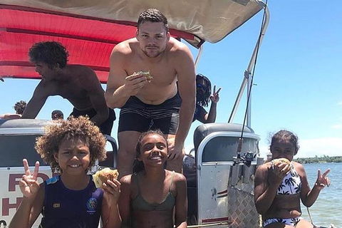 BBQ Boat Hire - Accommodation Broadbeach 1