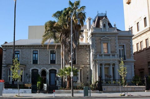 Adelaide Airport Transfers : Adelaide City To Airport ADL In Business Car - Accommodation Broadbeach 3