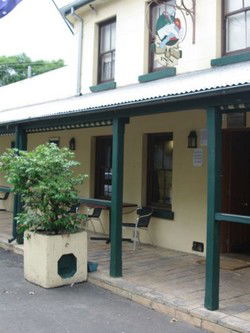 Bird In Hand Inn - Accommodation Broadbeach 1