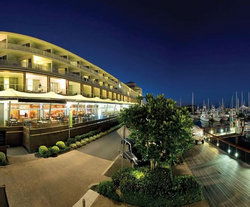 B - Accommodation Broadbeach 0