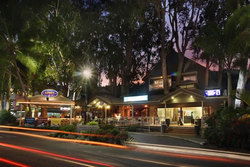Apres Beach Bar & Grill - Palm Cove - Accommodation Broadbeach 3