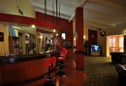 Newman Hotel Motel - Accommodation Broadbeach 1