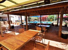 Newman Hotel Motel - Accommodation Broadbeach 2